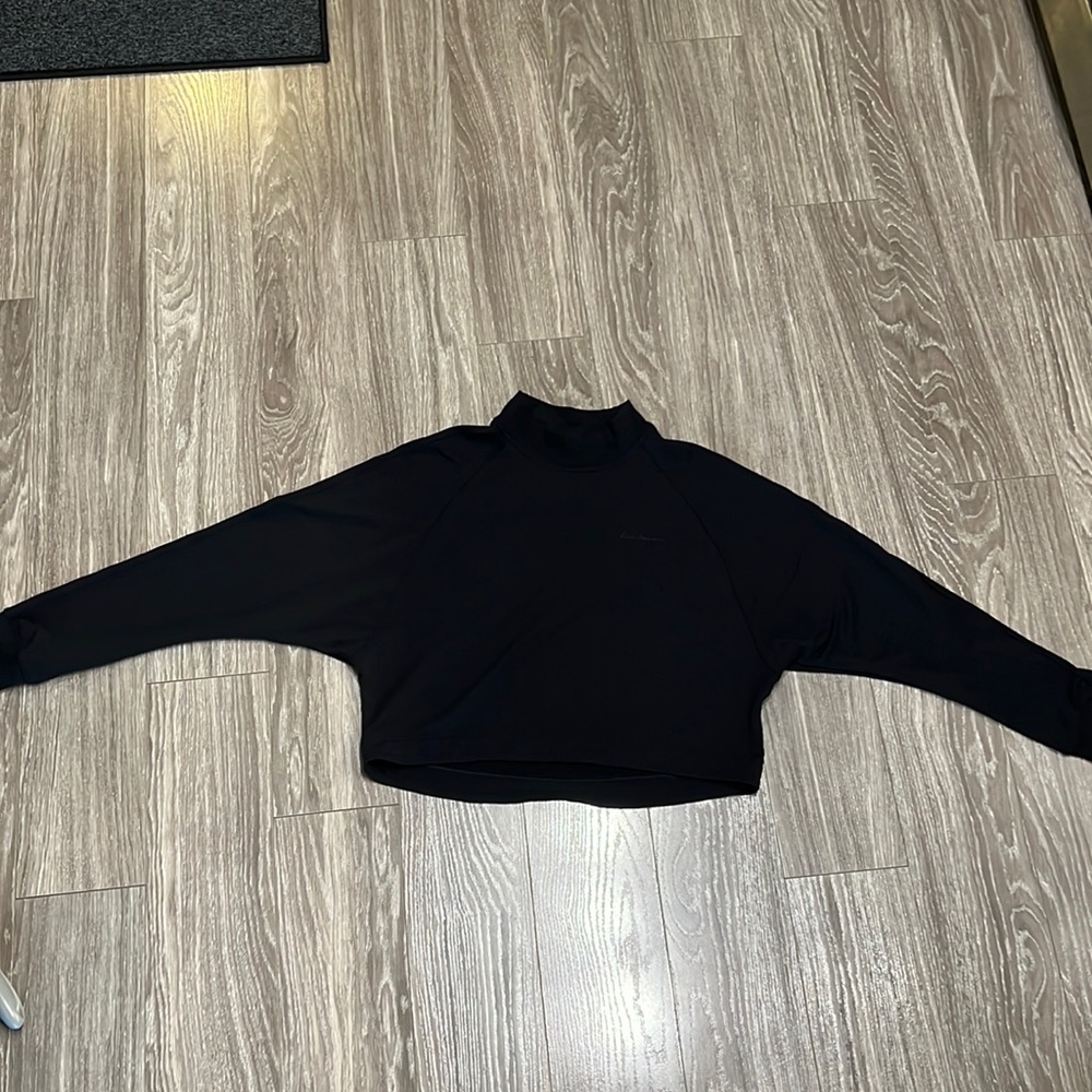 Lululemon cropped mock neck long sleeve top - Size M